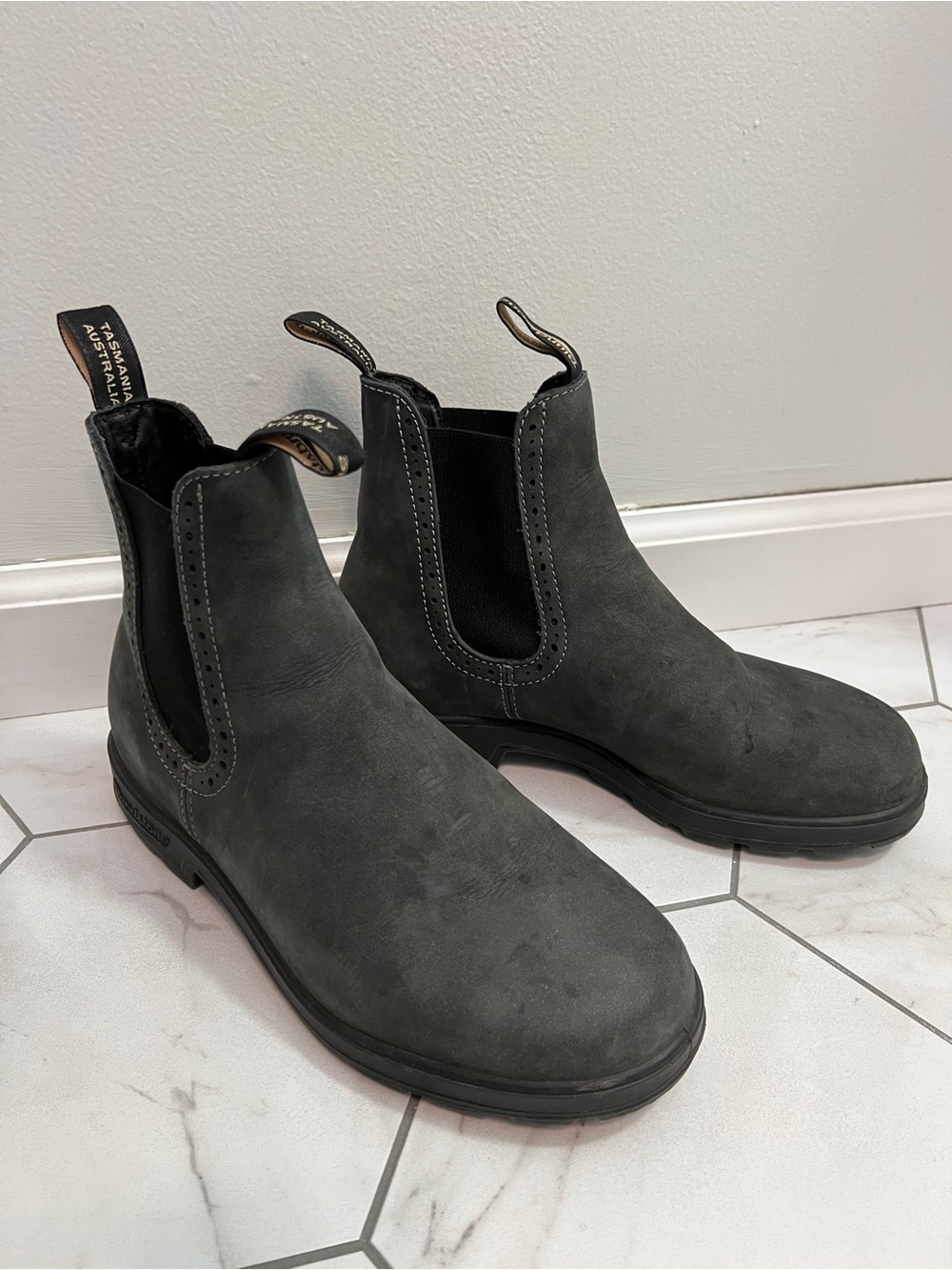 Blundstone Women's Chelsea Ankle Boots in Dark Charcoal